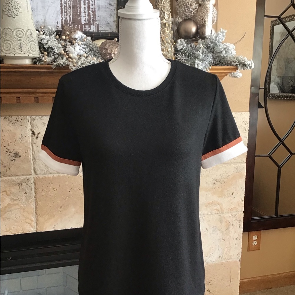 Zara lightweight women’s short sleeve sweater.